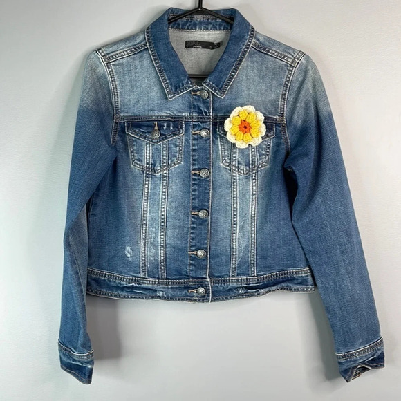 PRANA Cropped Jean Jacket Blue Medium Wash Denim Stretch Crochet Flower Pin S - Picture 13 of 13